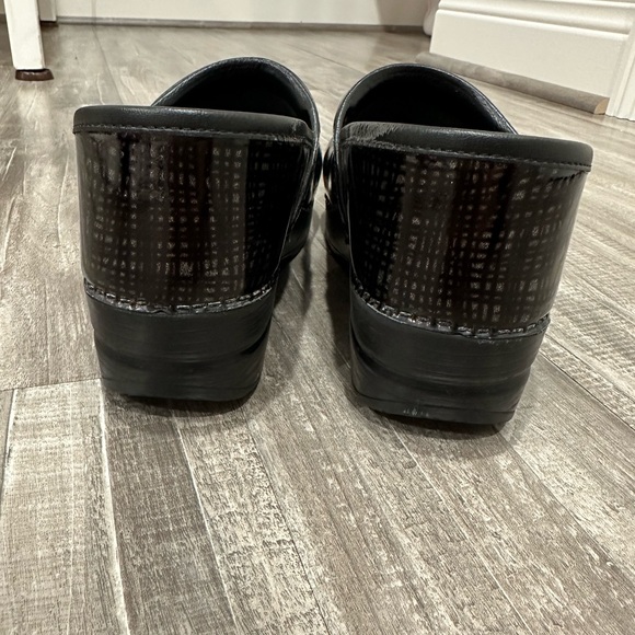 Dansko Professional Clog- Patent Leather, Women’s 8.5 - Picture 9 of 15